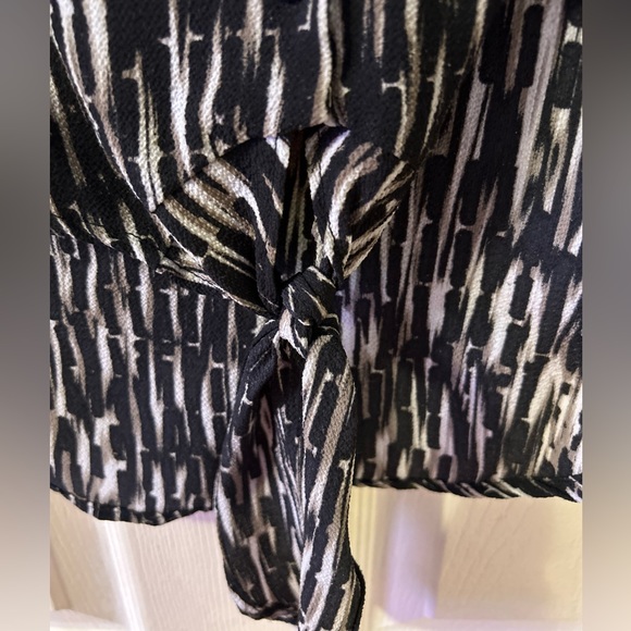 Apt. 9 tie front top size 1x - Picture 4 of 7